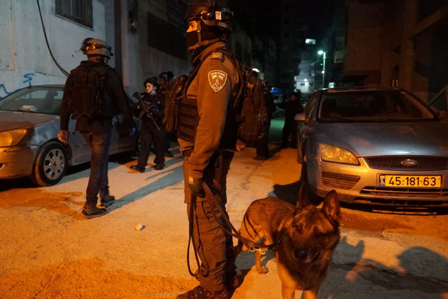 القدس : مواجهات بالعيسوية وحملة اعتقالات في شعفاط والقدس